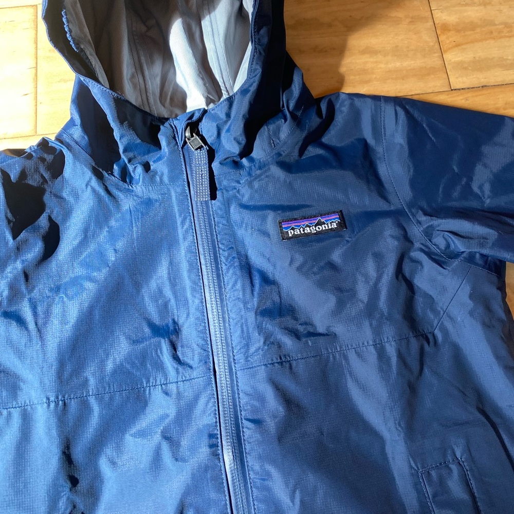 Kids Patagonia Raincoat. NWT. Navy.